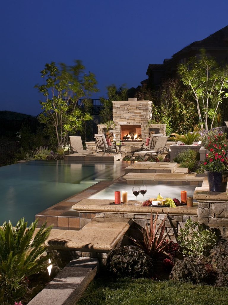 Example of a classic infinity pool design in Los Angeles