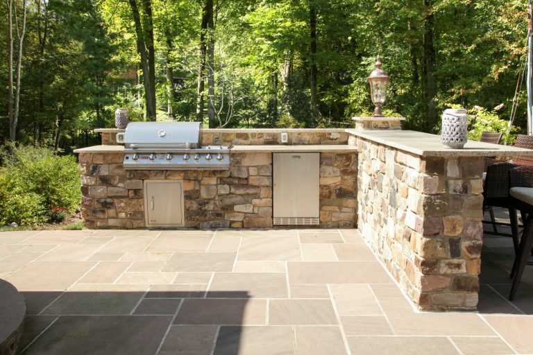 Example of a classic patio kitchen design in Philadelphia