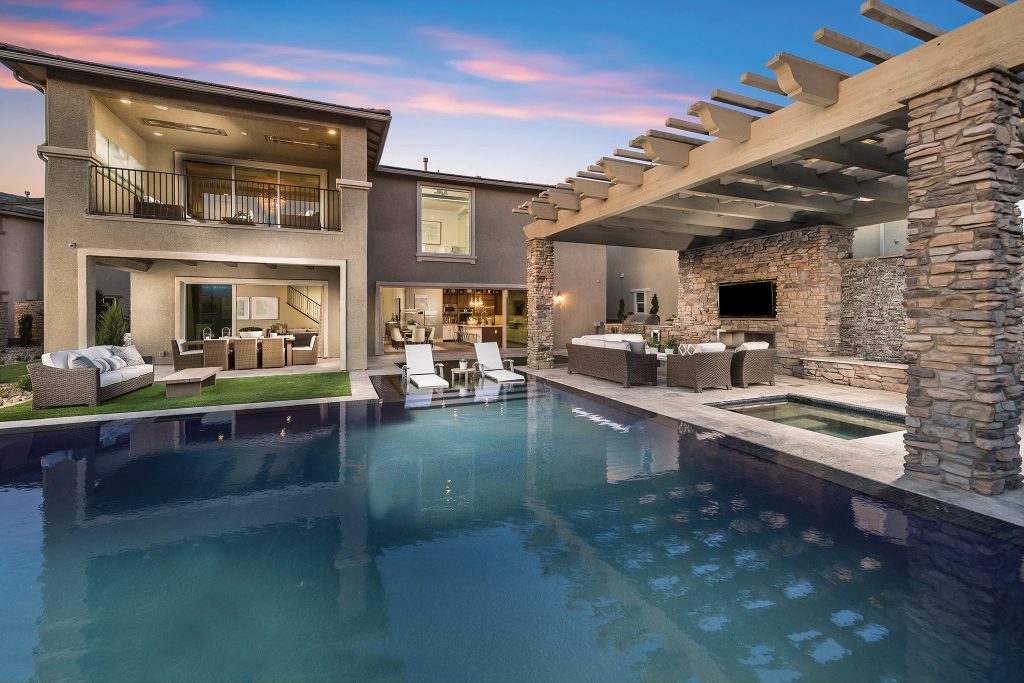 Example of a classic pool design in Las Vegas