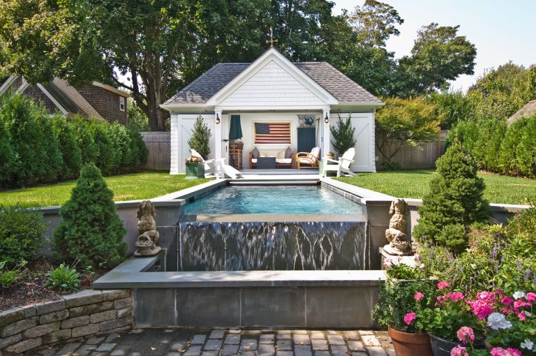 Example of a classic pool design in New York