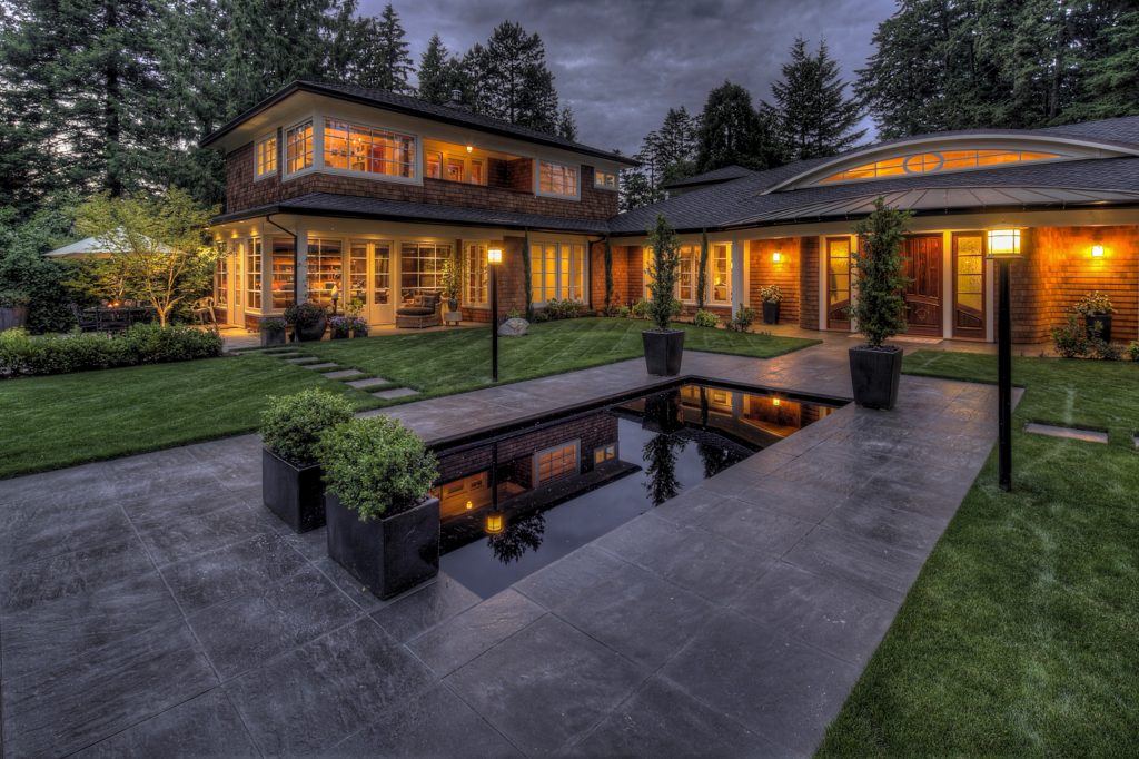 Example of a classic pool design in Portland