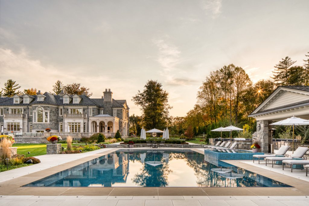 Example of a classic rectangular hot tub design in New York