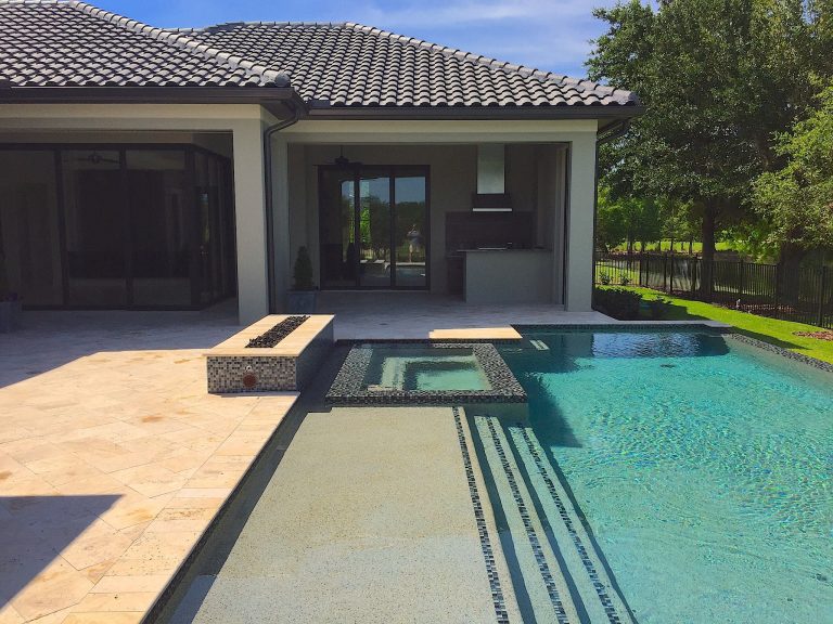 Example of a large classic backyard stone and rectangular lap hot tub design in Orlando