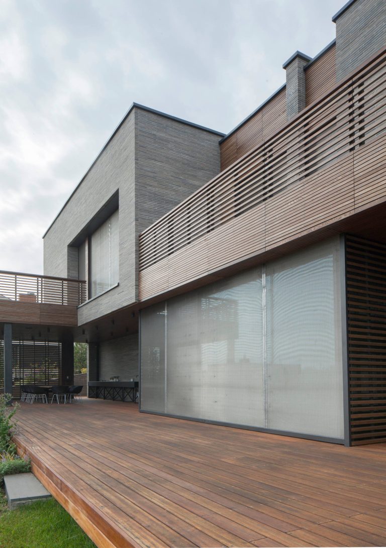 Example of a large minimalist backyard outdoor kitchen deck design in San Francisco with no cover