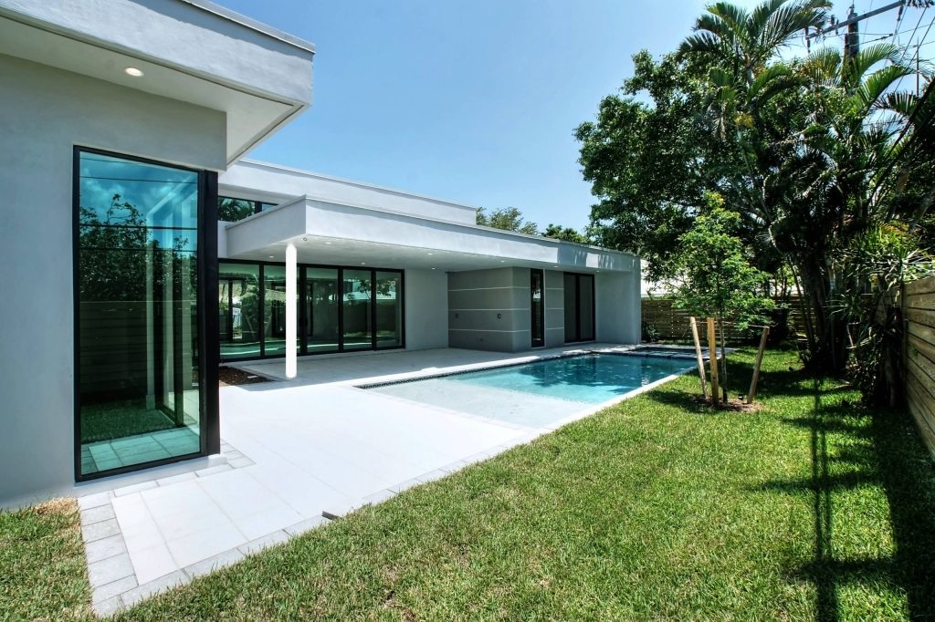 Example of a large trendy backyard concrete and rectangular hot tub design in Miami
