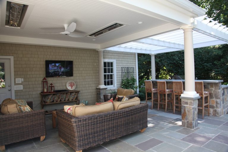 Example of a mid-sized classic backyard concrete patio kitchen design in New York with a roof extension