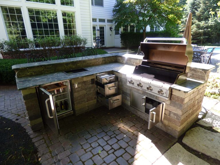 Example of a mid-sized classic backyard concrete paver patio kitchen design in Detroit with no cover