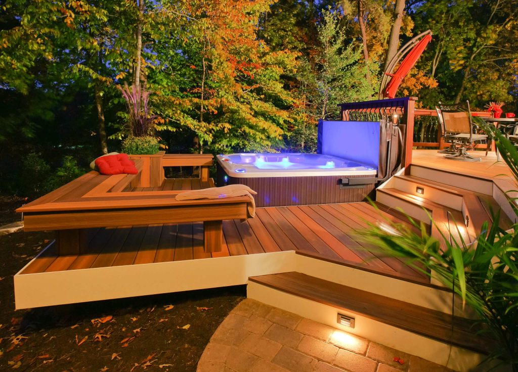 Example of a mid-sized classic backyard deck design in DC Metro with no cover