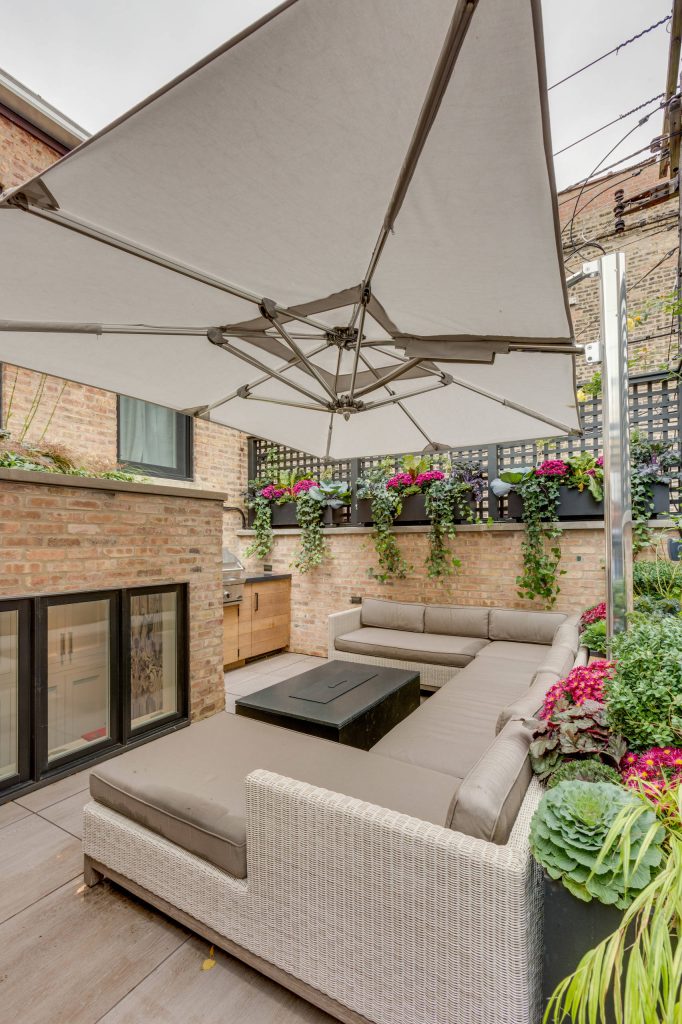 Example of a minimalist backyard patio kitchen design in Chicago with an awning