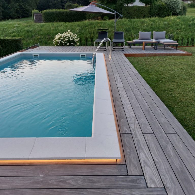 Example of a minimalist deck design in Dallas