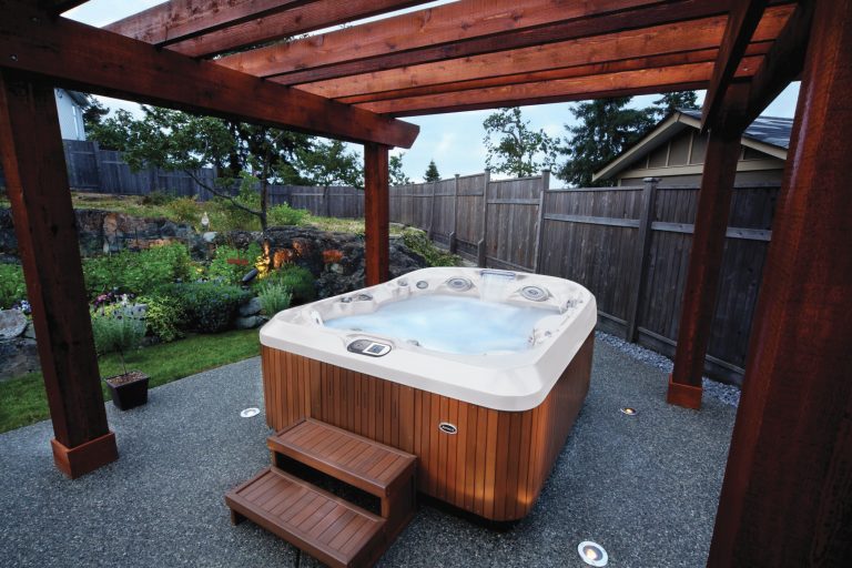 Example of a small classic backyard gravel and rectangular aboveground hot tub design in Tampa