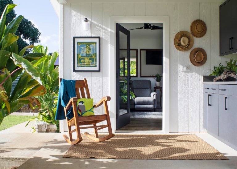 Example of a small eclectic front yard concrete patio kitchen design in Hawaii with a roof extension