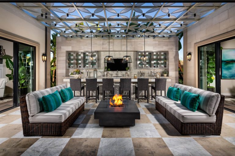 Example of a transitional courtyard patio kitchen design in Philadelphia