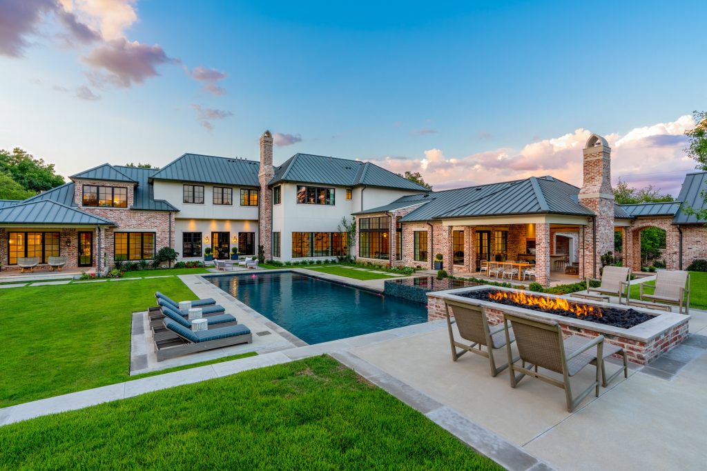 Example of a transitional rectangular hot tub design in Dallas