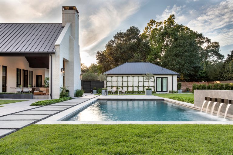 Example of a transitional rectangular pool design in Houston