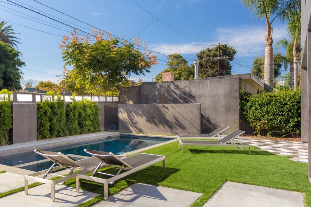 Example of a trendy backyard rectangular hot tub design in Los Angeles
