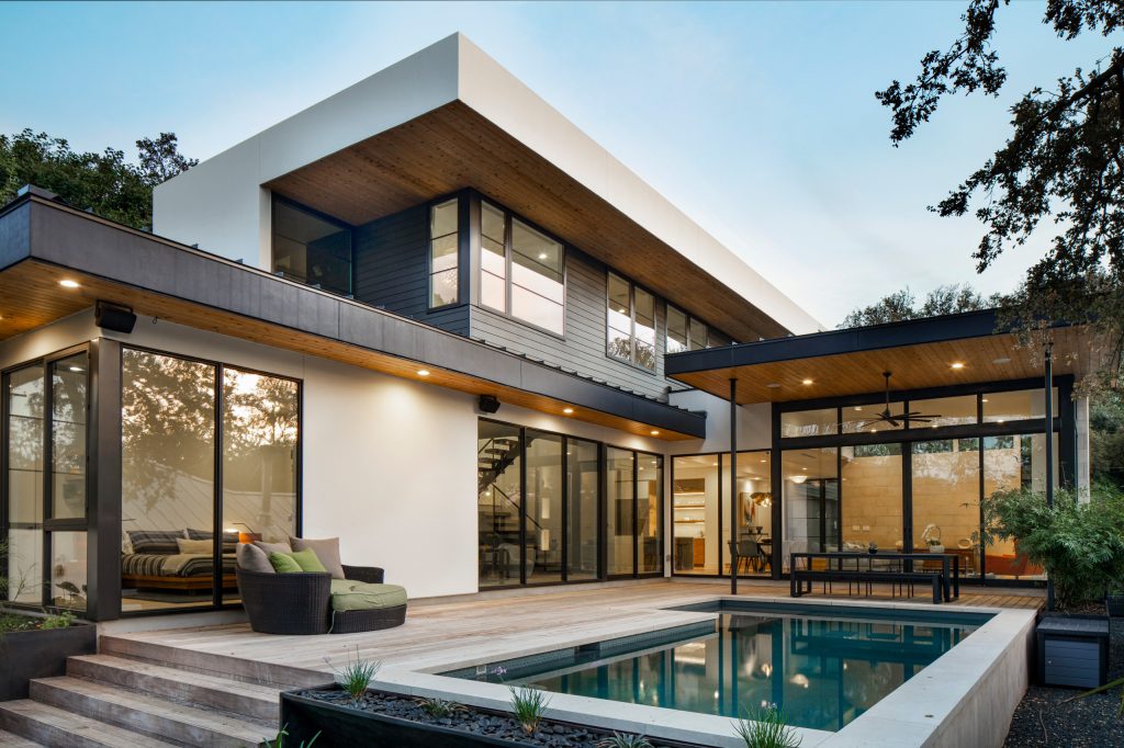 Example of a trendy deck design in Austin