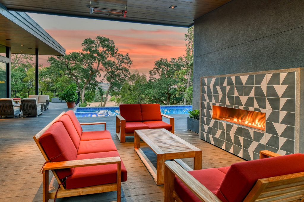 Example of a trendy deck design in San Francisco