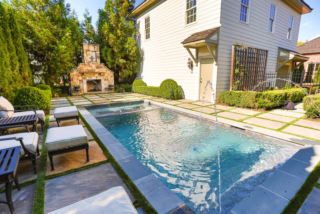 Example of a trendy pool design in Atlanta