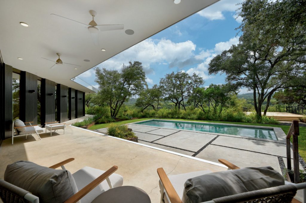 Example of a trendy pool design in Austin