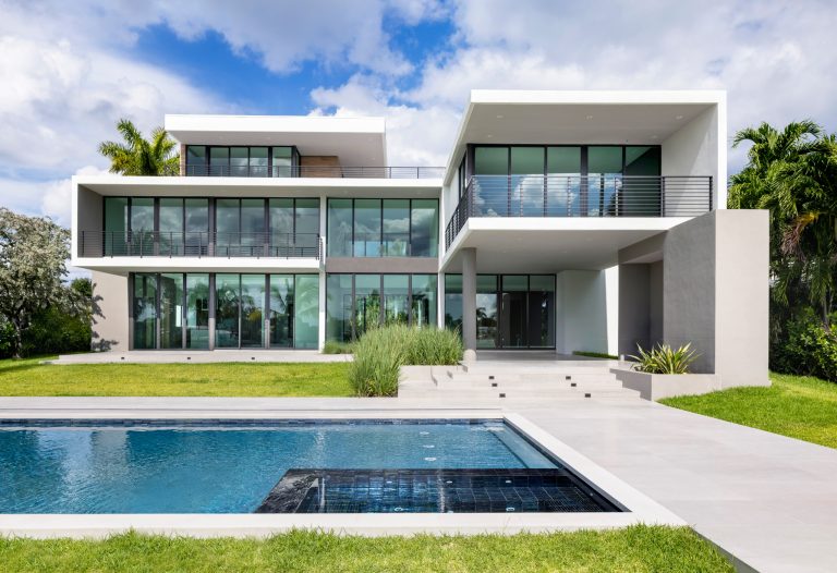 Example of a trendy pool design in Miami