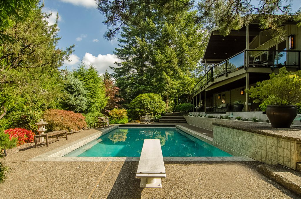Example of a trendy rectangular pool design in Portland