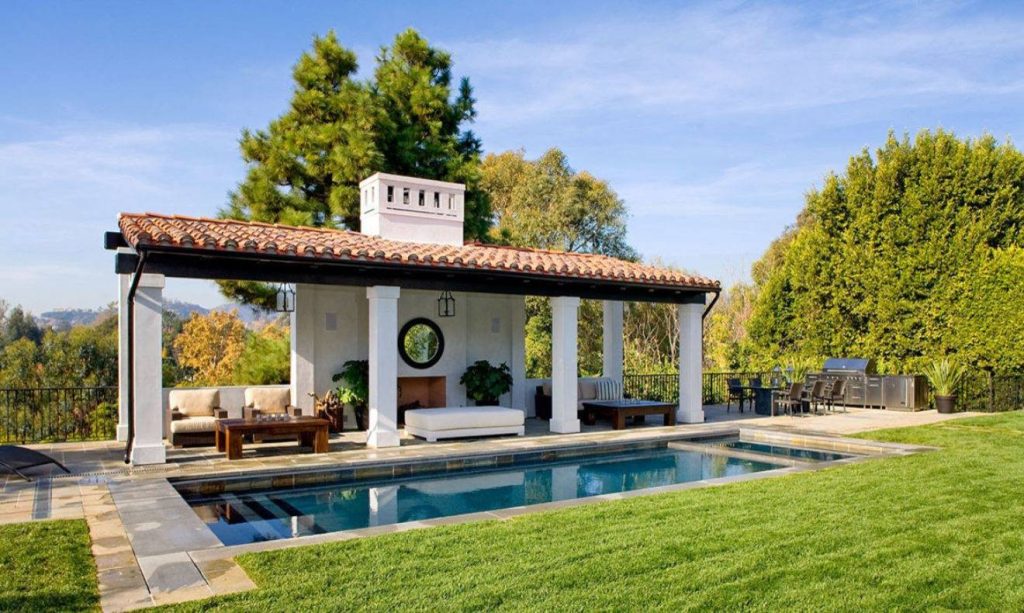 Example of a tuscan backyard rectangular lap hot tub design in Los Angeles