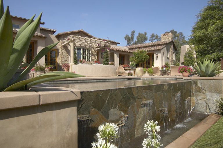 Example of a tuscan pool design in San Diego