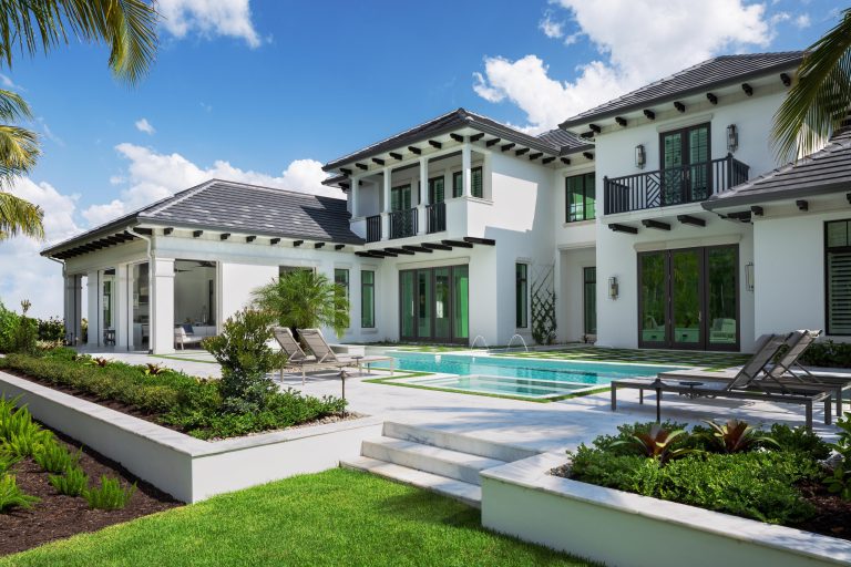 Example of a tuscan pool fountain design in Miami