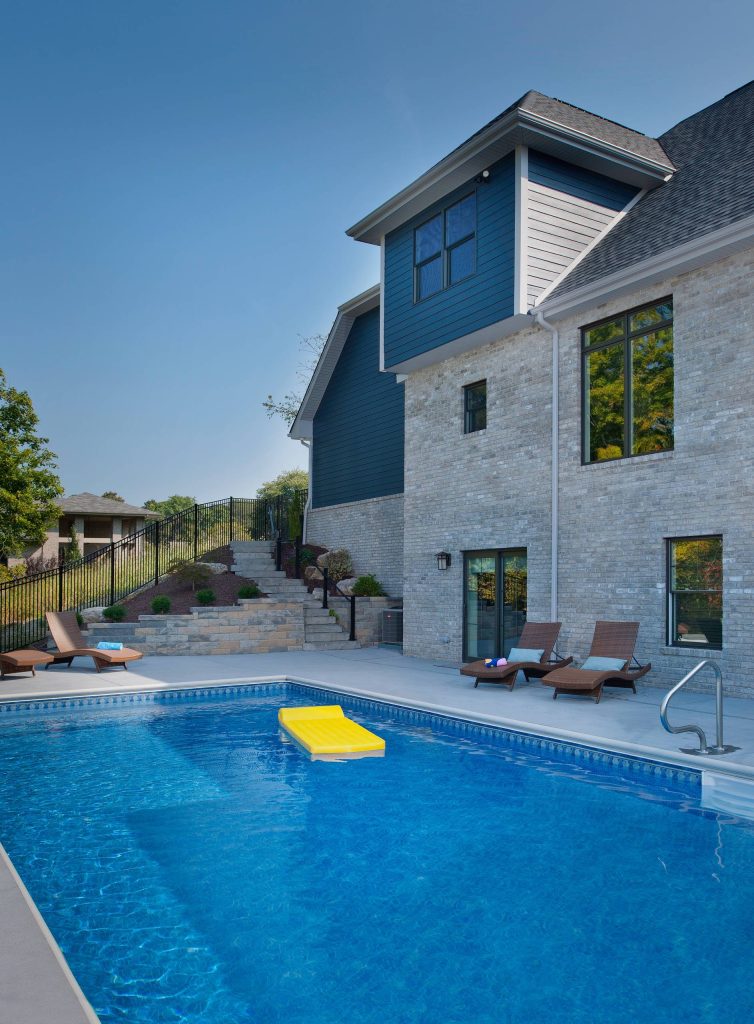 Example of an arts and crafts pool design in Other