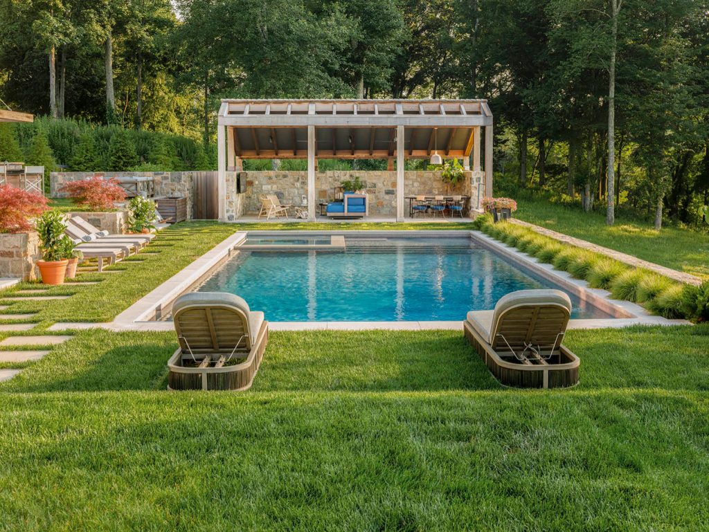 Farmhouse pool photo in New York