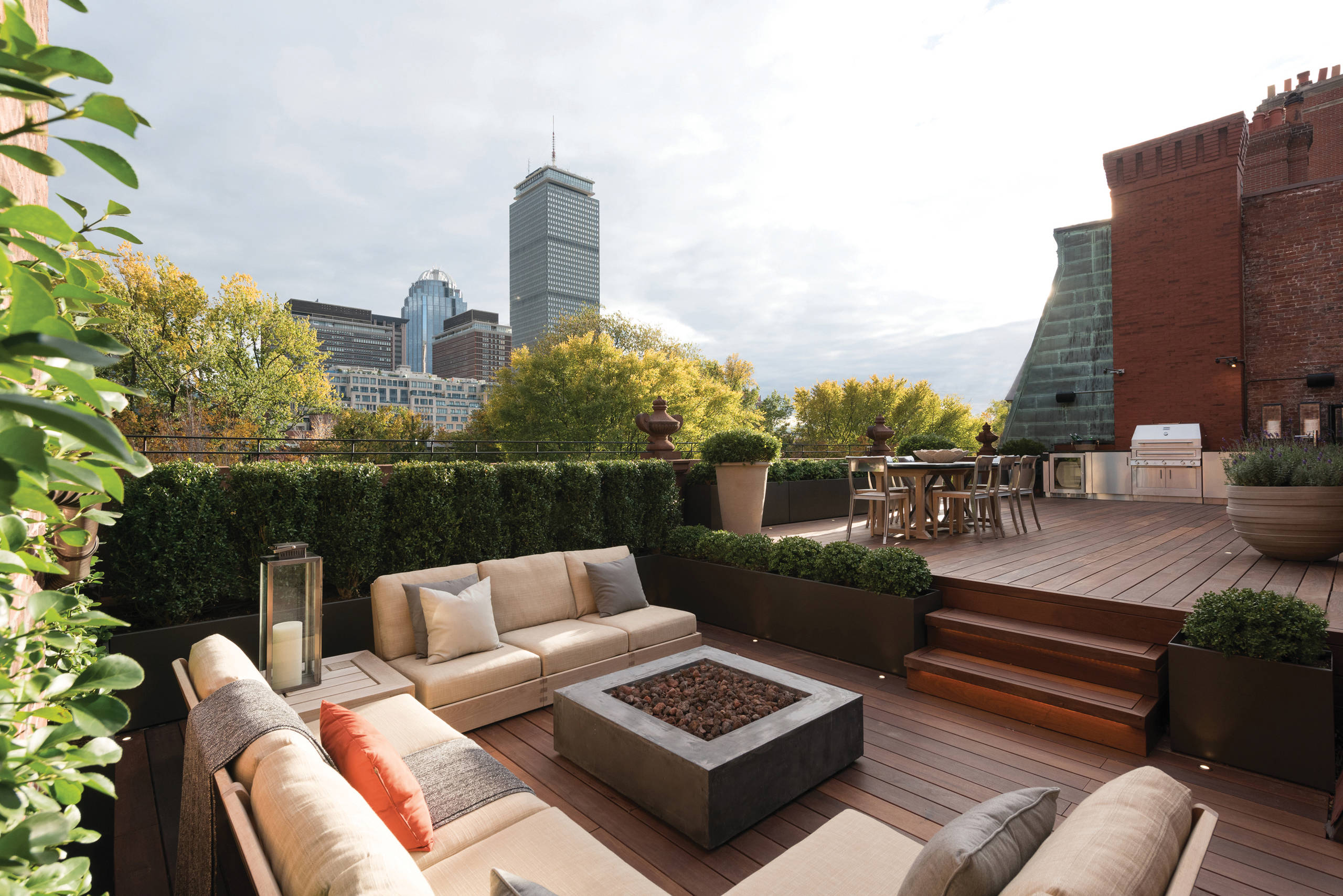 Genevieve de Manio Photography
Example of a huge classic rooftop rooftop outdoor kitchen deck design in Boston with no cover