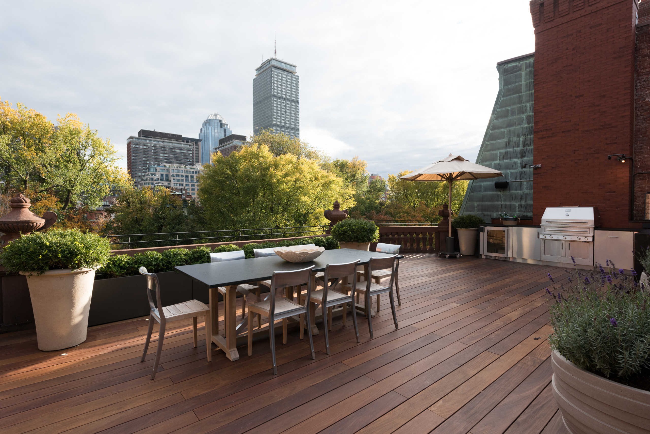 Genevieve de Manio Photography
Example of a huge transitional rooftop outdoor kitchen deck design in Boston with no cover