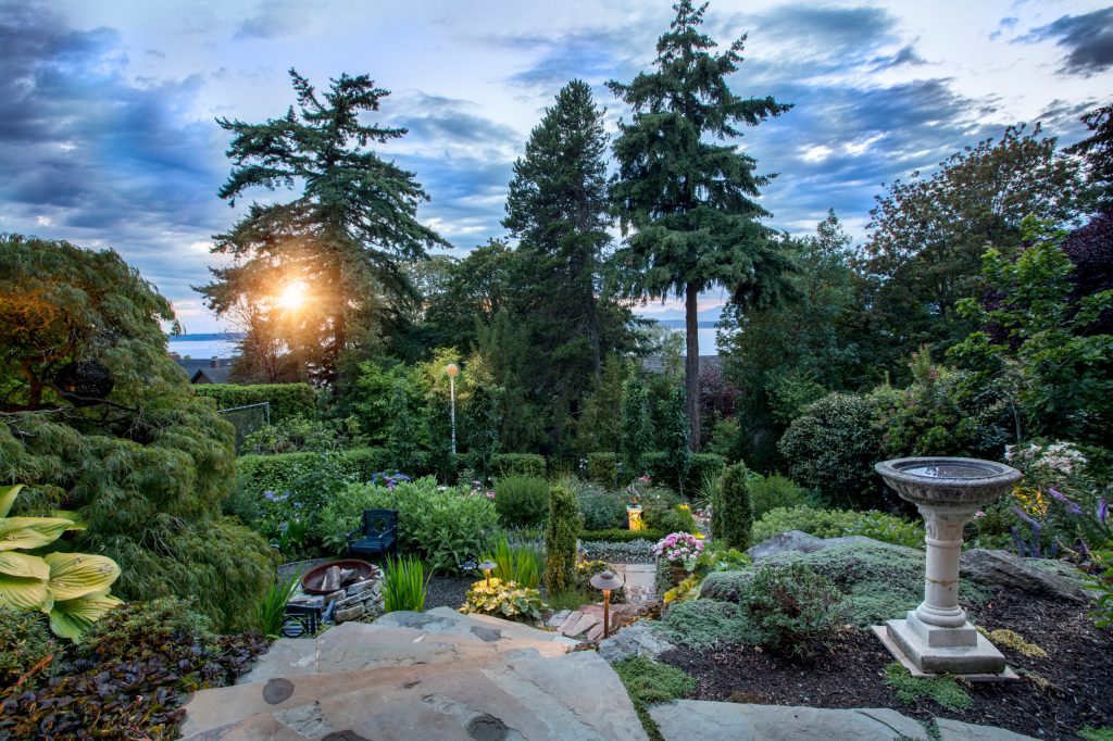 Hillside Garden Designed by Kim Rooney Landscape architect, located in the Magnolia neighborhood of Seattle Washington. This photo was taken by Eva Blanchard Photography.