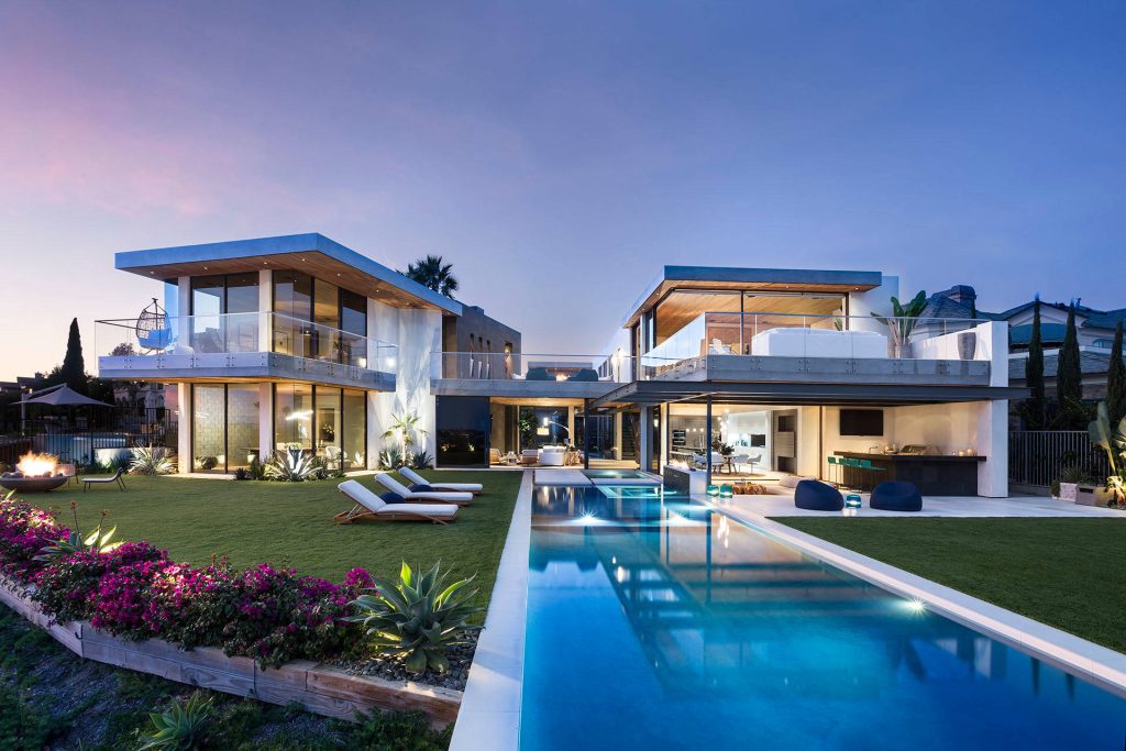 Hot tub - contemporary backyard rectangular lap hot tub idea in Orange County