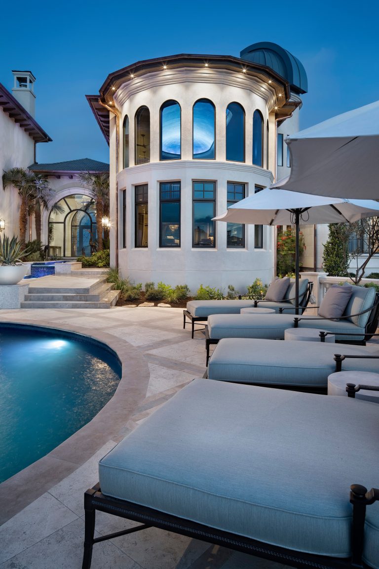 Hot tub - huge transitional backyard stone and kidney-shaped hot tub idea in Austin
