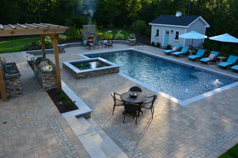 Hot tub - large traditional backyard concrete paver and rectangular lap hot tub idea in Richmond