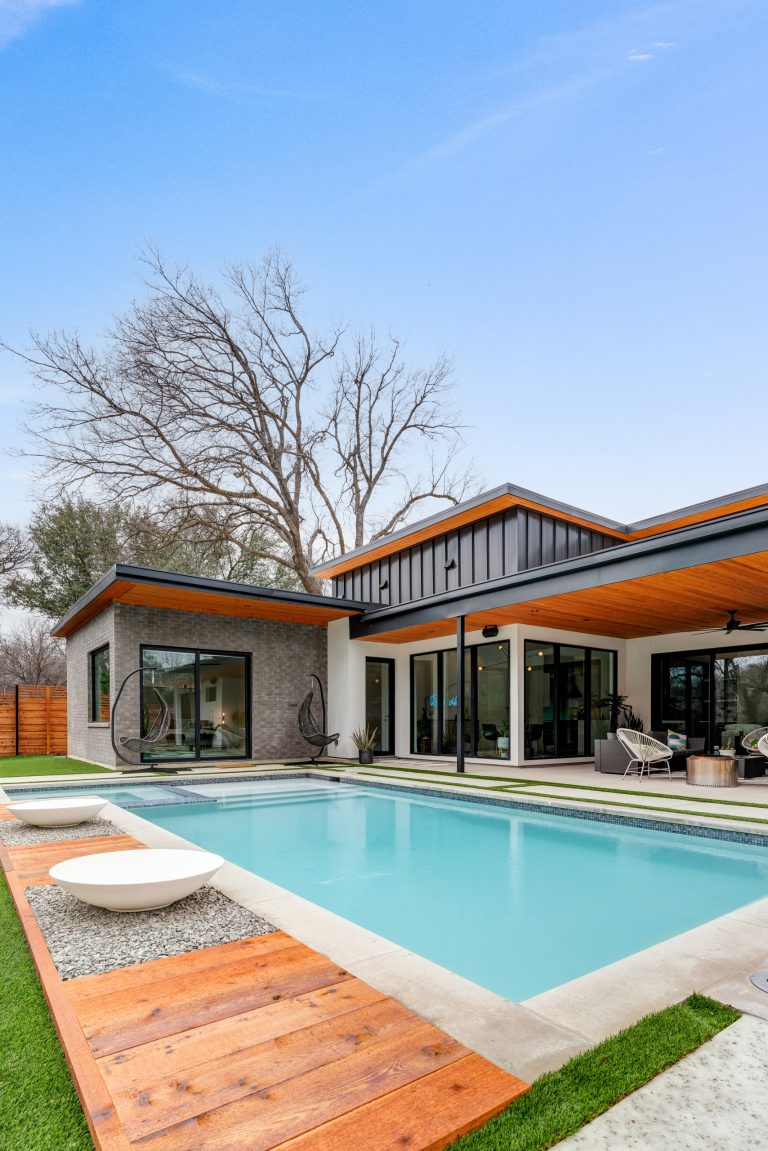 Hot tub - mid-sized contemporary backyard concrete paver and rectangular natural hot tub idea in Dallas