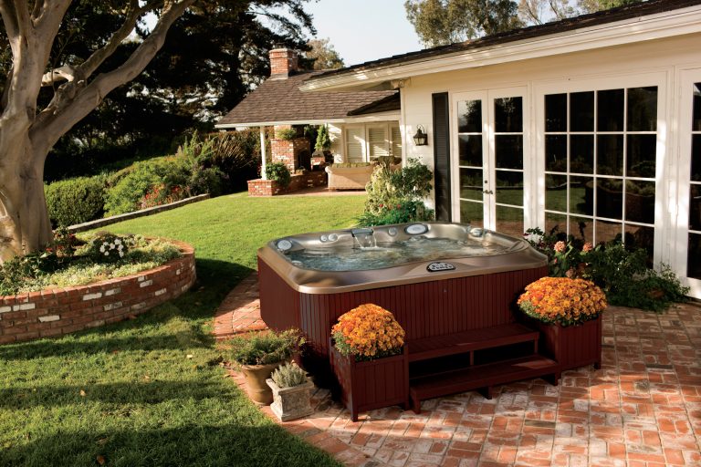 Hot tub - small traditional backyard brick and rectangular aboveground hot tub idea in Tampa
