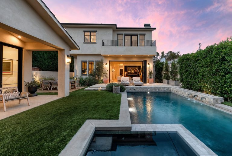 Hot tub - small transitional backyard custom-shaped hot tub idea in Los Angeles