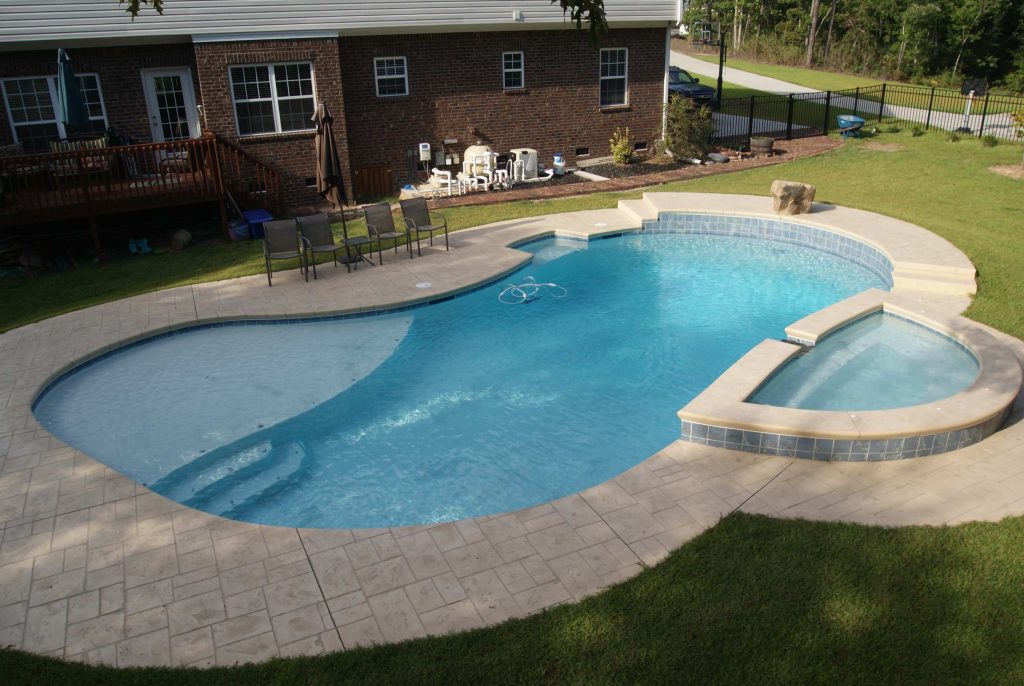 Hot tub - traditional backyard kidney-shaped lap hot tub idea in Other