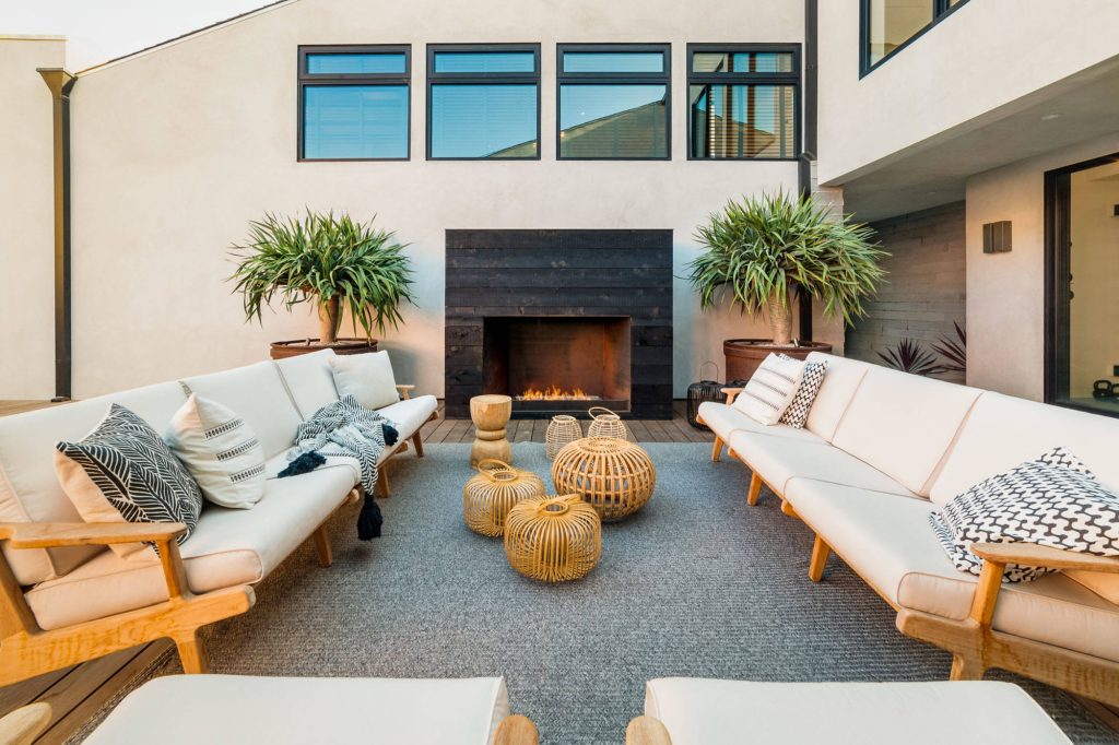 Huge trendy side yard deck photo in Los Angeles with a fire pit and no cover
