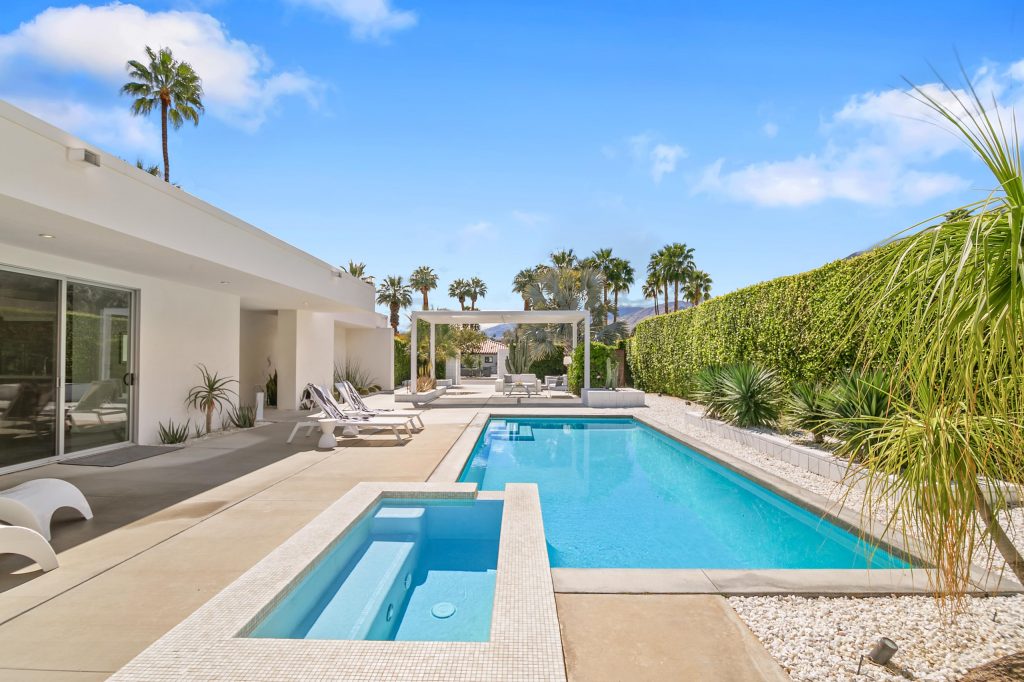 Inspiration for a 1950s pool remodel in Other