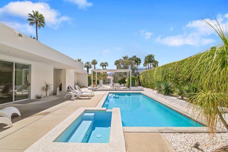 Inspiration for a 1950s pool remodel in Other