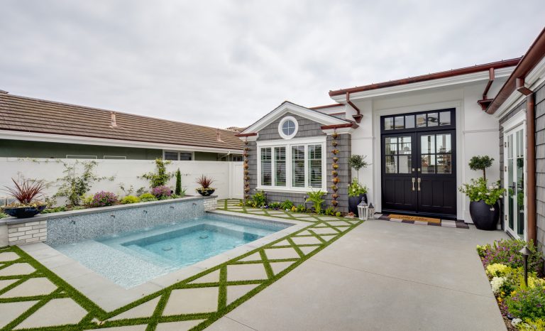 Inspiration for a coastal courtyard pool remodel in Orange County