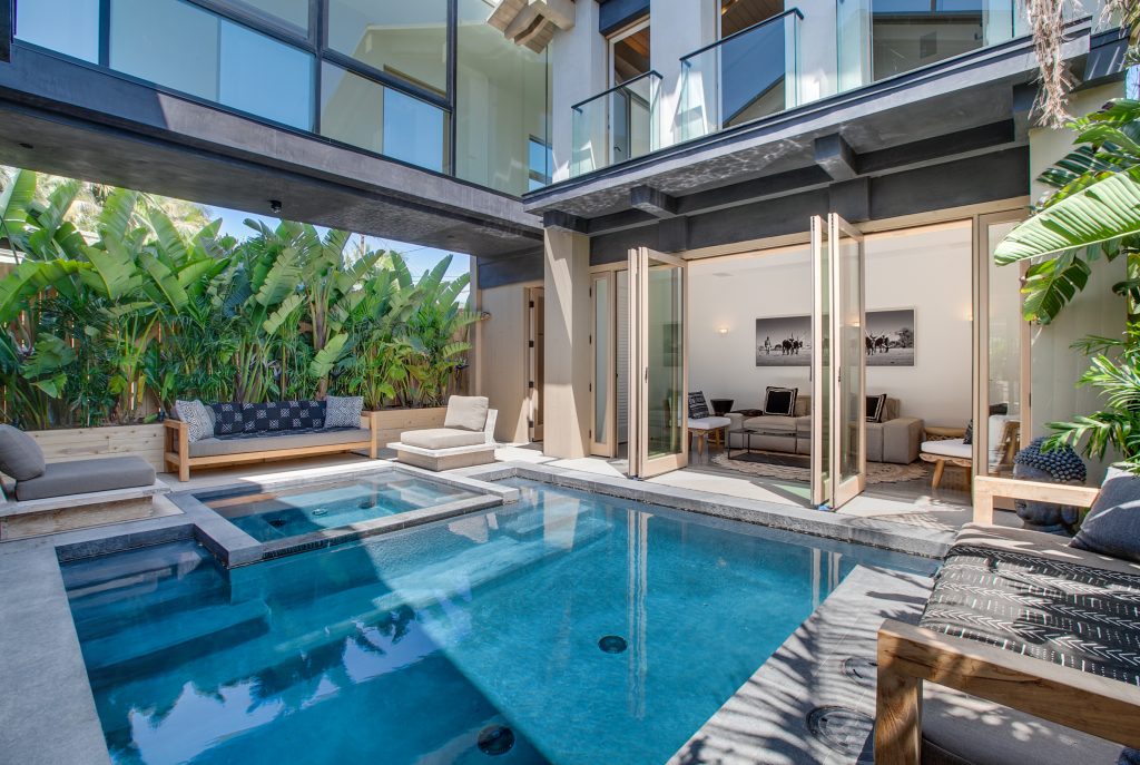 Inspiration for a coastal courtyard rectangular hot tub remodel in Los Angeles