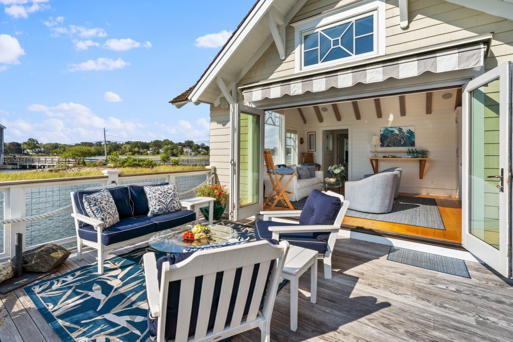 Inspiration for a coastal deck remodel in New York