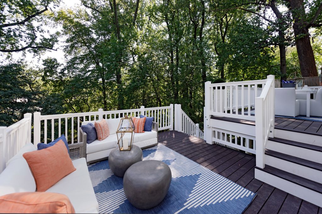 Inspiration for a coastal wood railing deck remodel in DC Metro