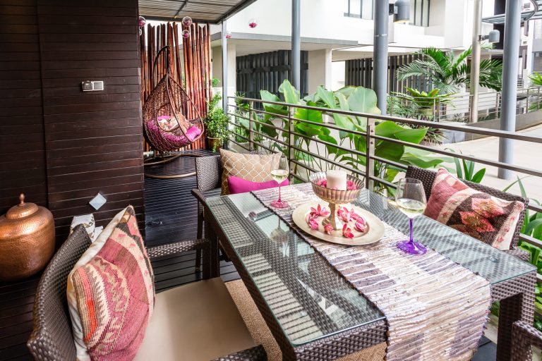 Inspiration for a contemporary deck remodel in Singapore