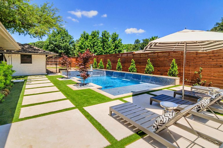 Inspiration for a contemporary pool fountain remodel in Dallas